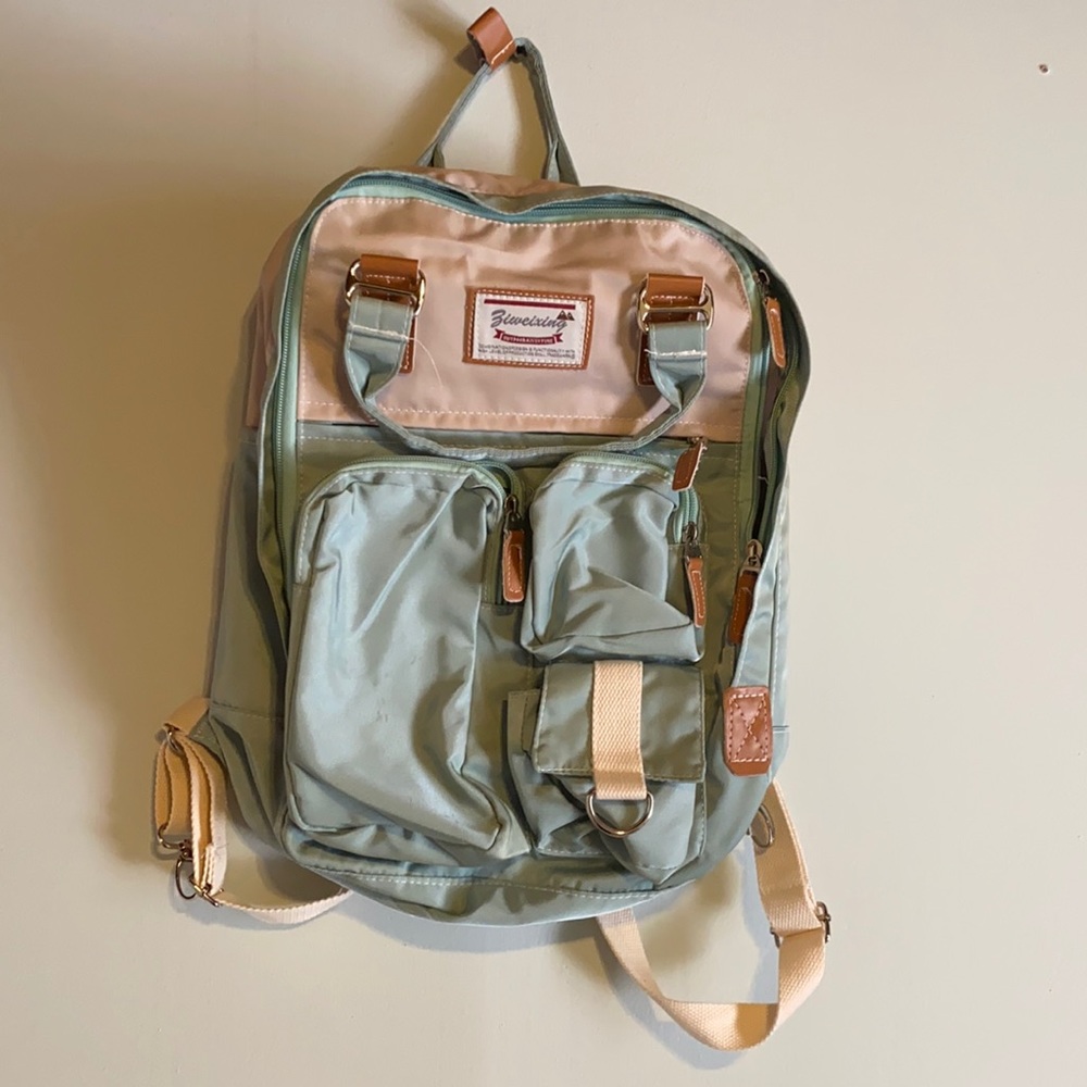 Cool looking back pack never been used